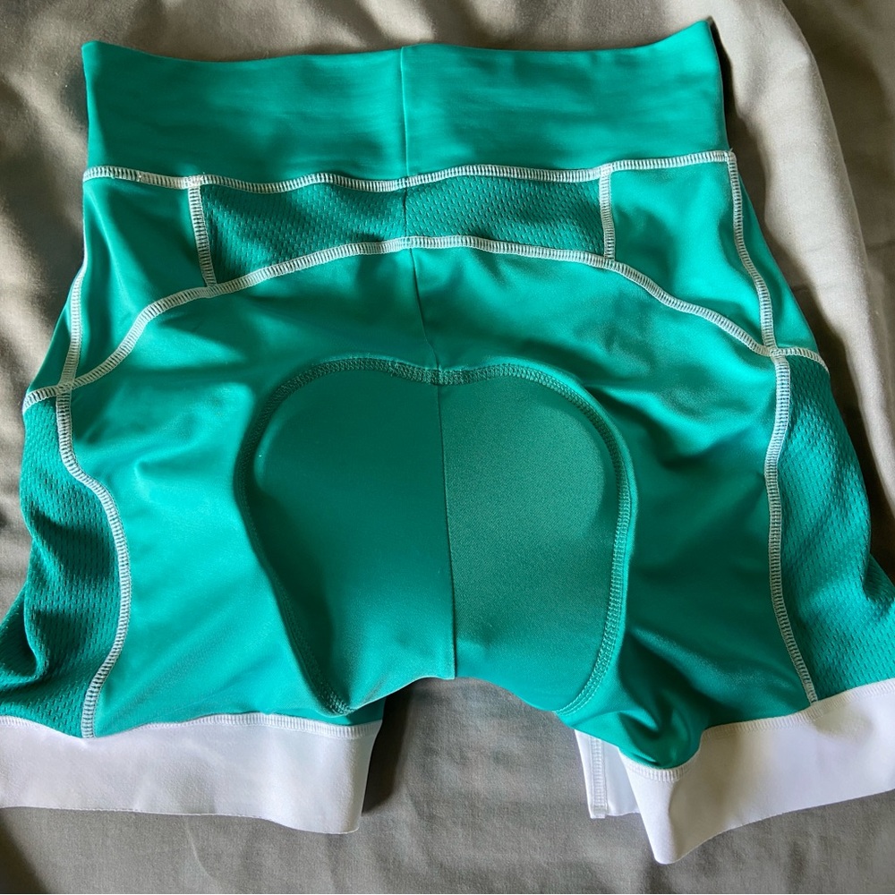Yeti women’s medium spandex padded bike shorts/chamois.